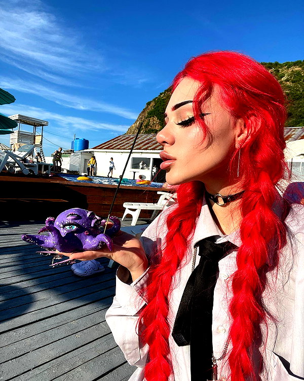 vik4au instagram image archive image