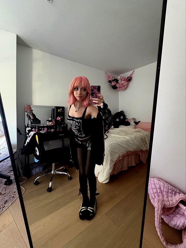 Archived image from @iluvmeww on Instagram