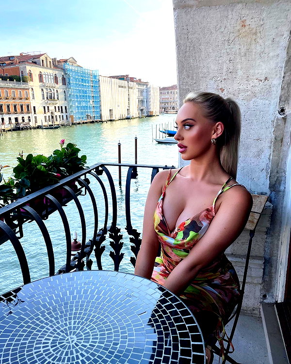 rhiannonbluee instagram image archive image