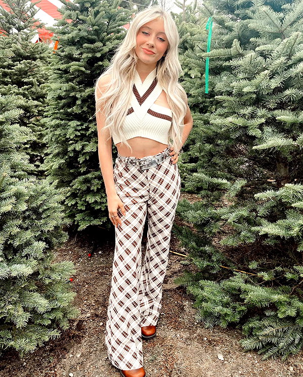 ellianawalmsley instagram image archive image