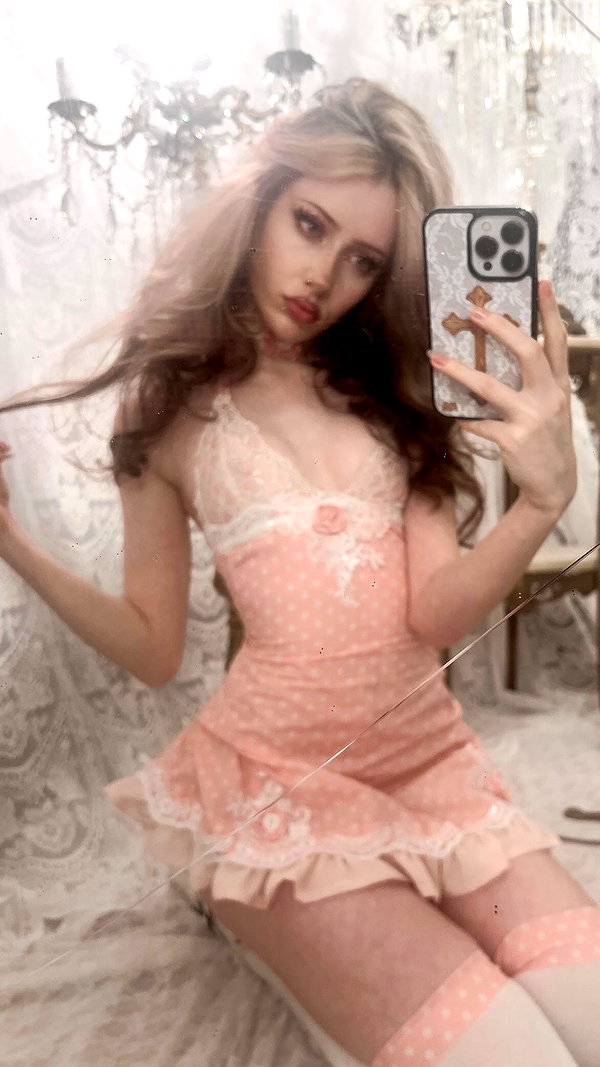 krystallea.cs instagram image archive image