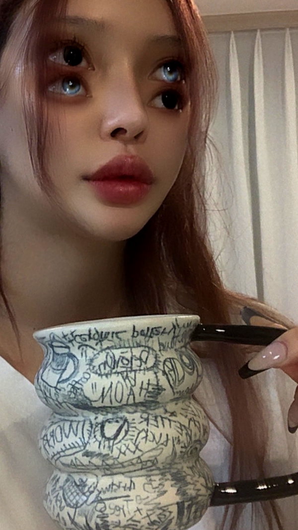 Archived image from @heroineseen on Instagram