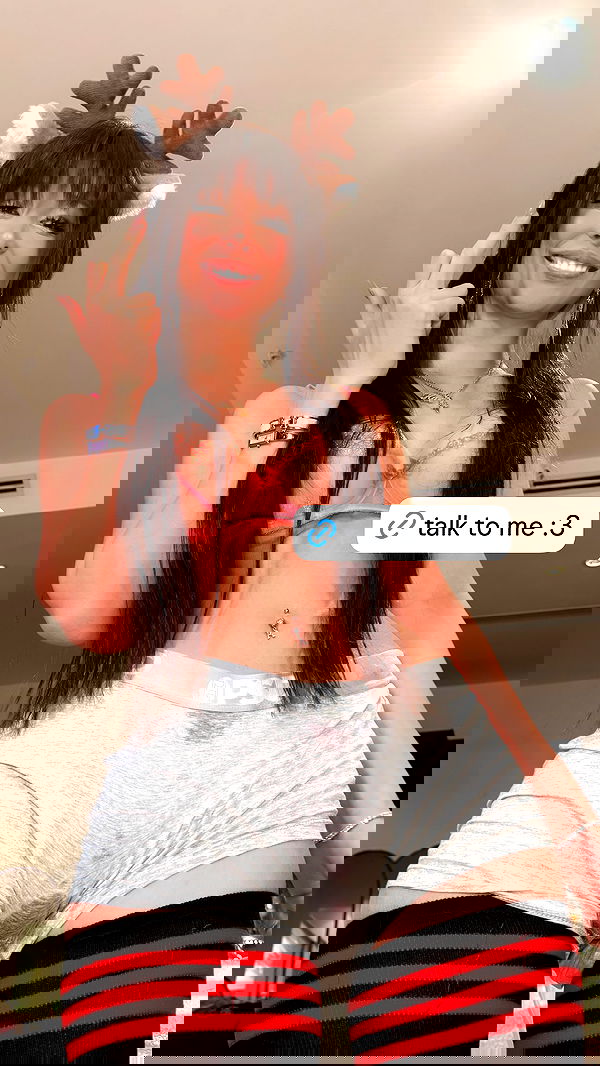 itsmiawaifuu image ~ Altpins