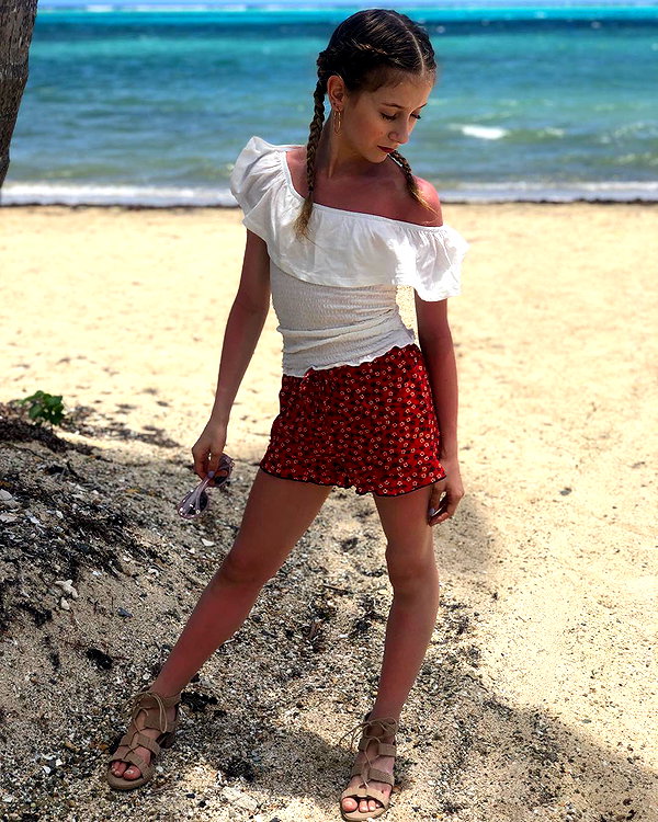 ellianawalmsley instagram image archive image