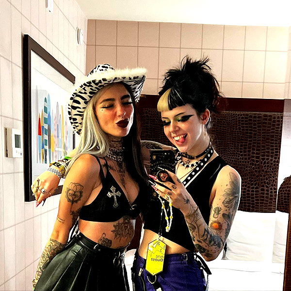 yeahimcaroline instagram image archive image