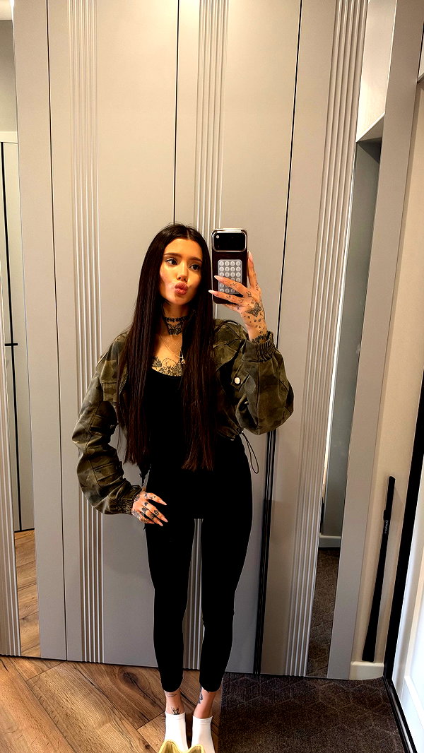 meleeva instagram image archive image