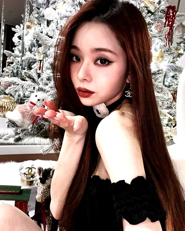 dear.zia instagram image archive image