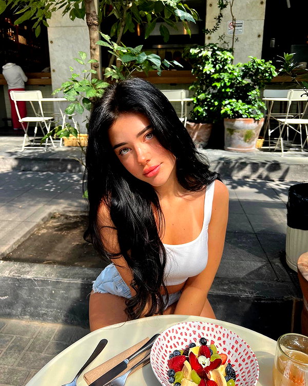 vanessa.rhd instagram image archive image
