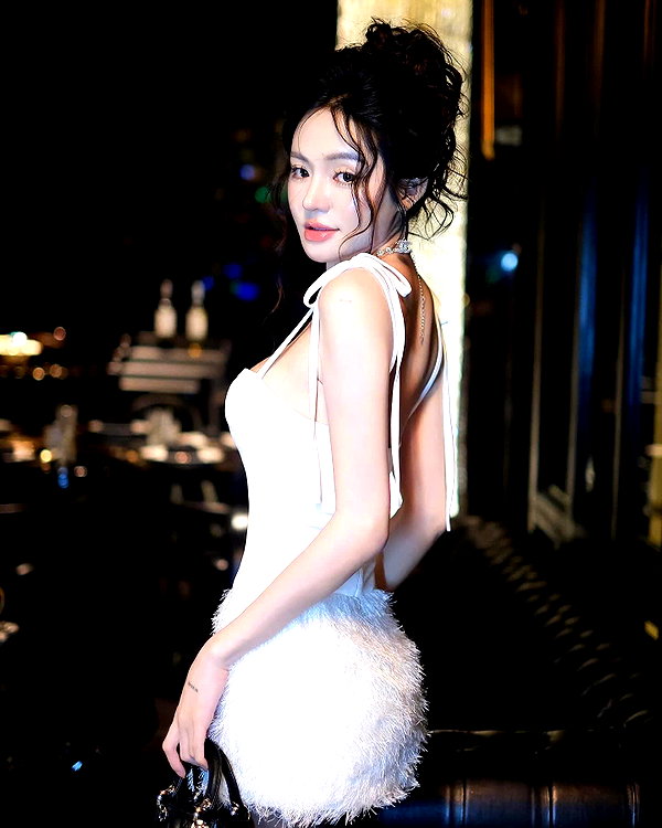 lyhythuedoxinh instagram image archive image