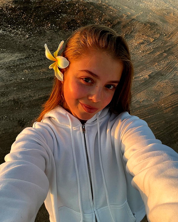 mishel_d_ instagram image archive image
