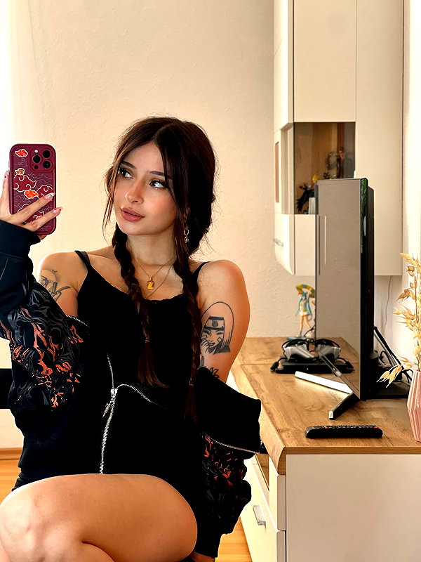 cata.leyah instagram image archive image