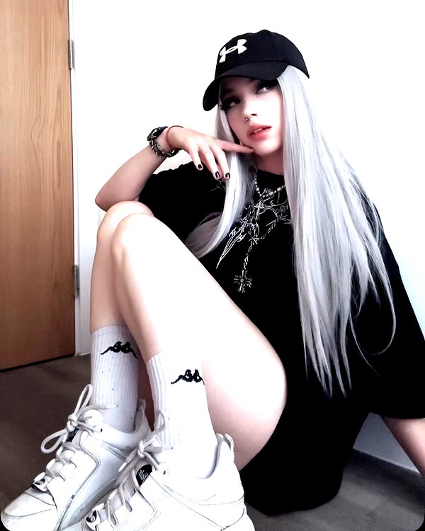 _roniira instagram image archive image