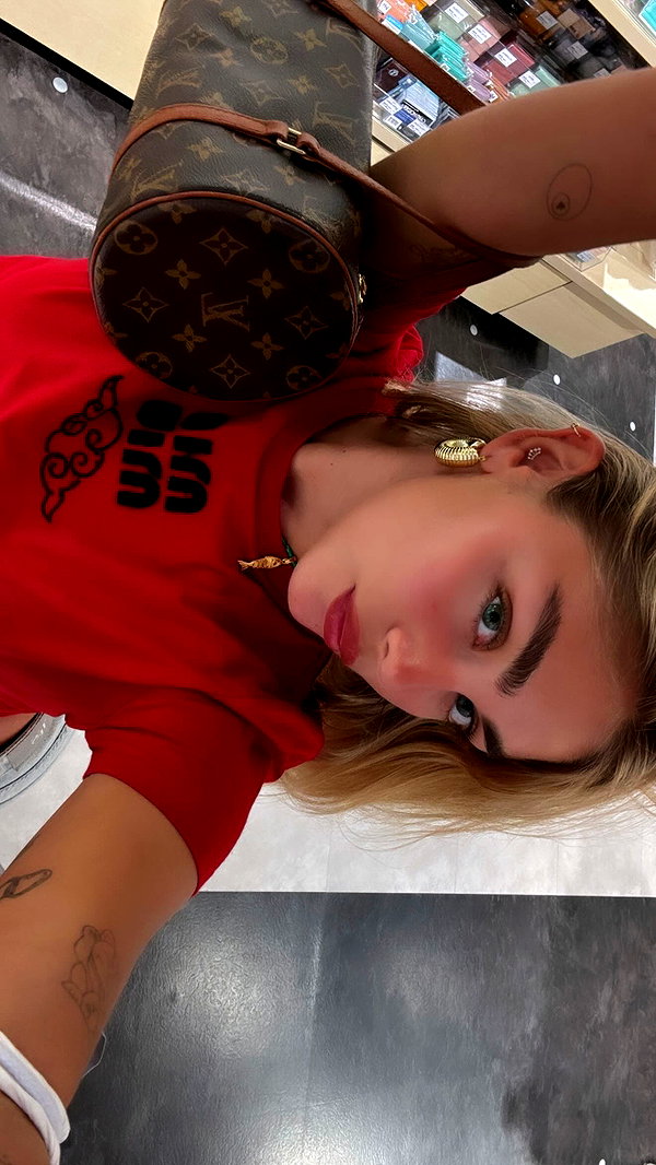 maya.keyy instagram image archive image