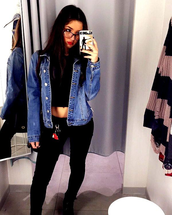 daniellebarnaa archive image