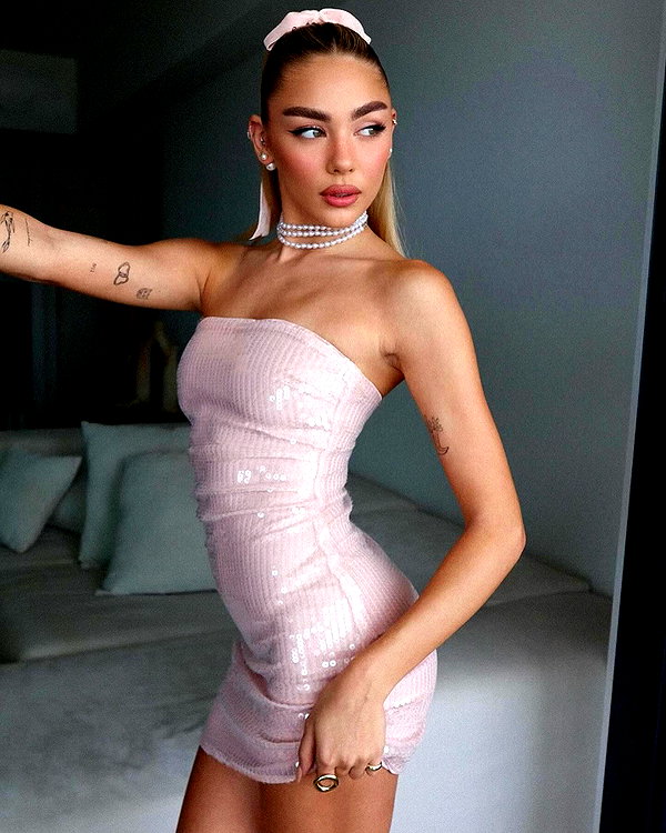 maya.keyy instagram image archive image