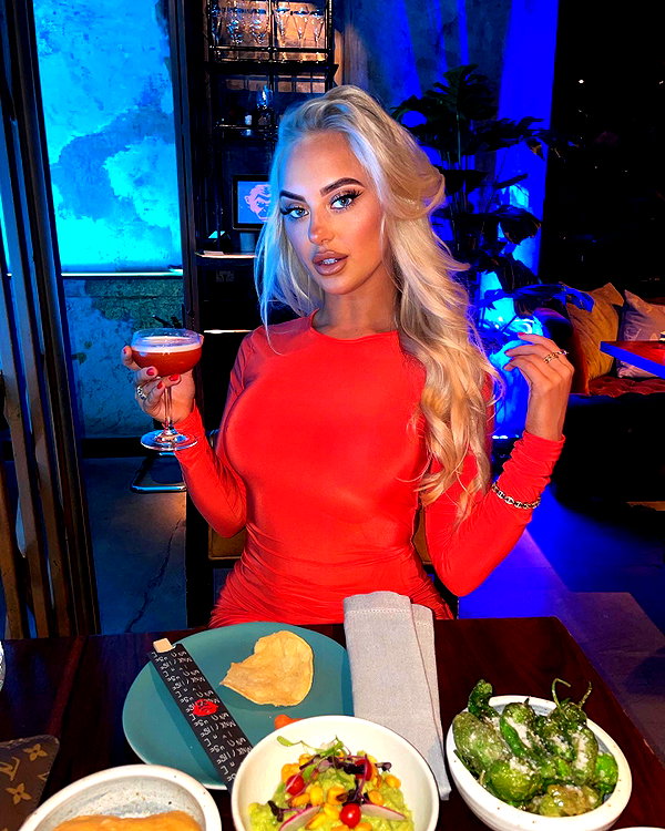 rhiannonbluee instagram image archive image