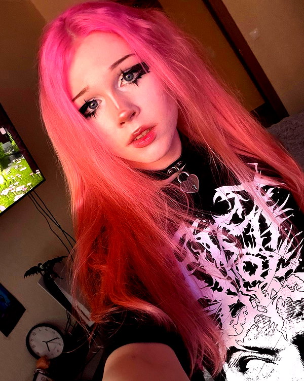 tiny.eviluv instagram image archive image