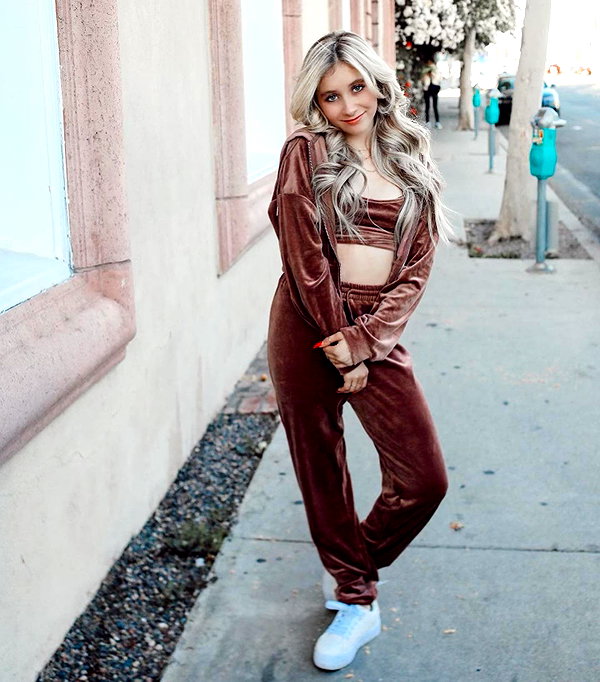 ellianawalmsley instagram image archive image
