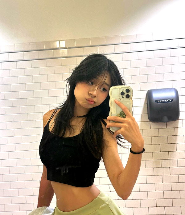princessamelia_official instagram image archive image