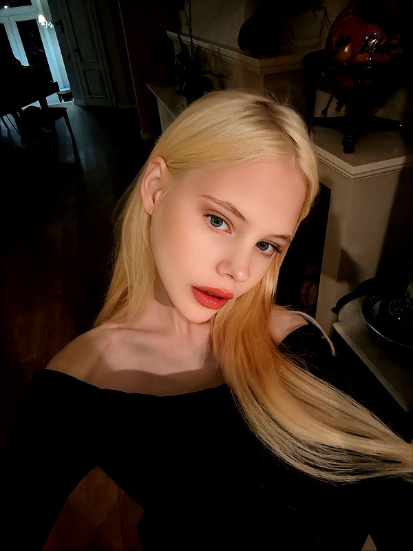 alisen.mari instagram image archive image
