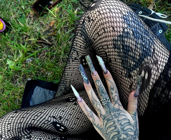poisonclawsss instagram image archive image
