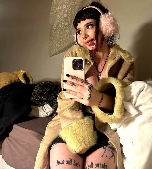 kaitfuckinglyn instagram image archive image