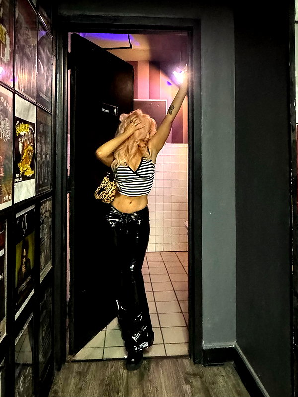 v.qx instagram image archive image