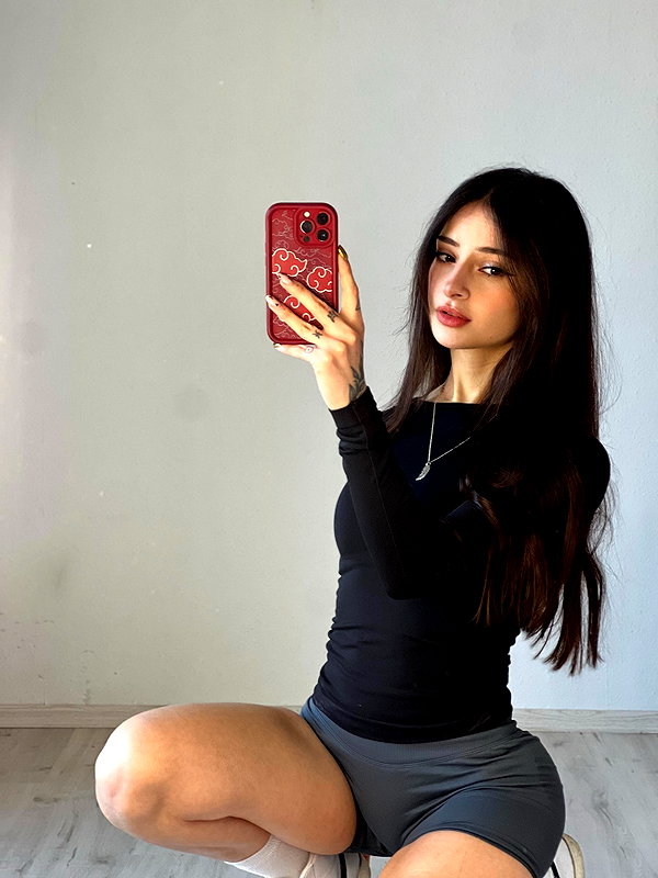 cata.leyah instagram image archive image