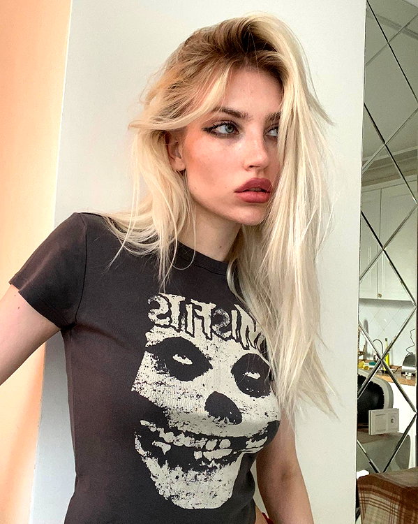 anya4everr instagram image archive image