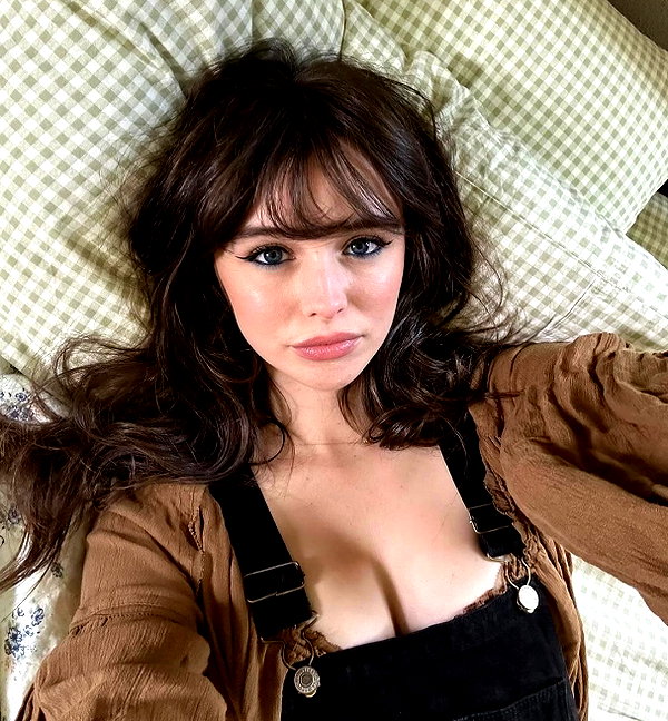 baddiesessence instagram image archive image