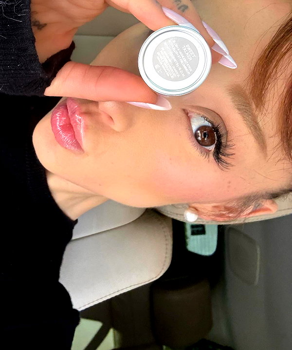 arianagrande instagram image archive image