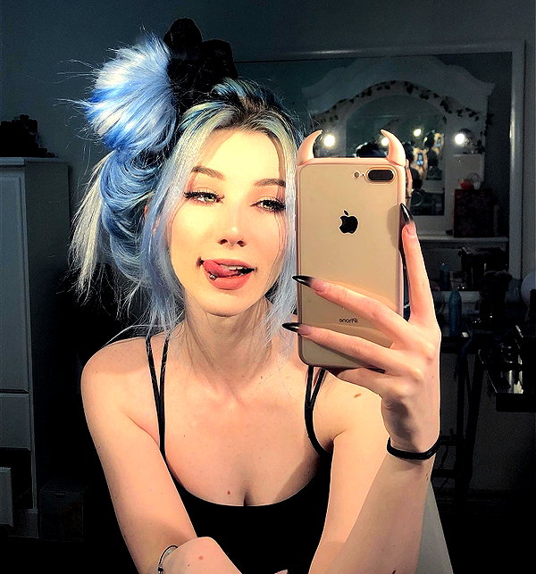 danielle.mercedie instagram image archive image