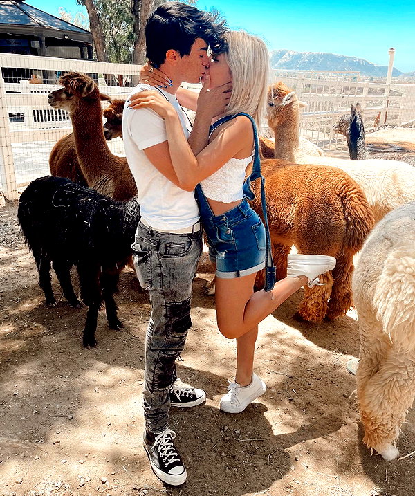 ellianawalmsley instagram image archive image