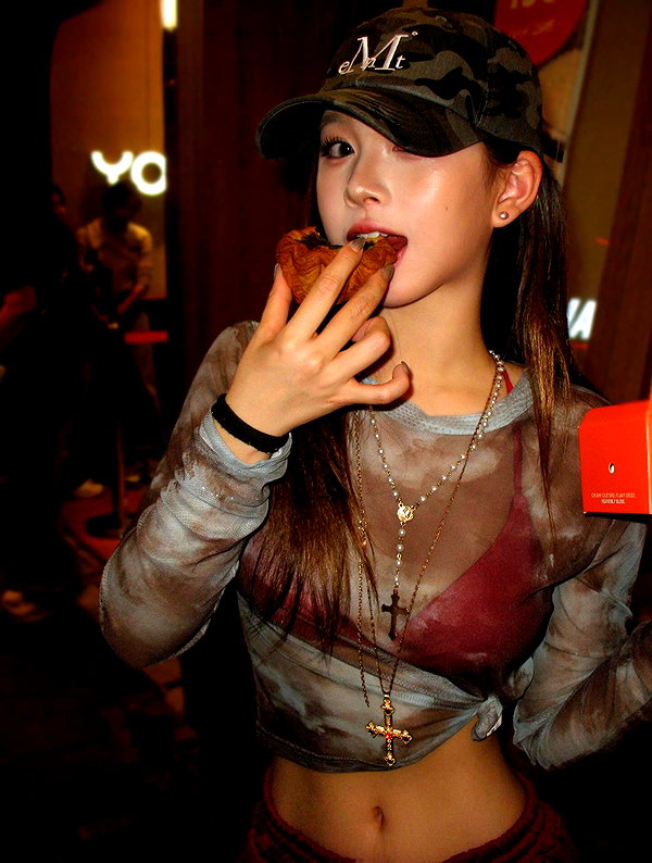 e.shao_417 instagram image archive image