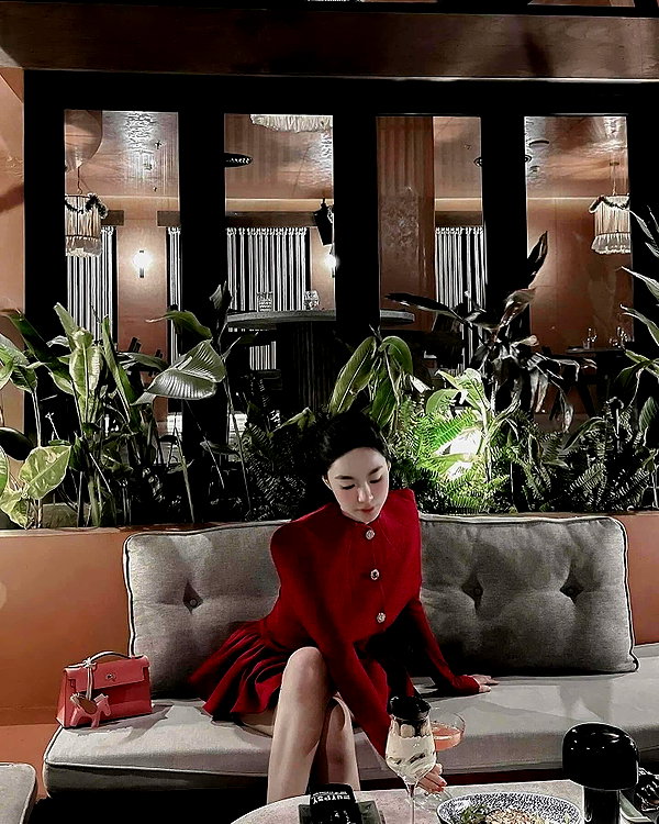 lyhythuedoxinh instagram image archive image