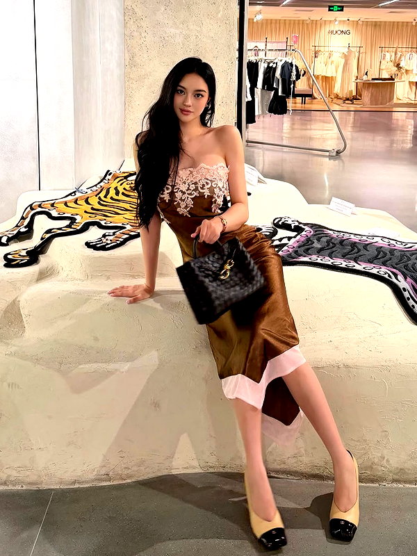 lyhythuedoxinh instagram image archive image
