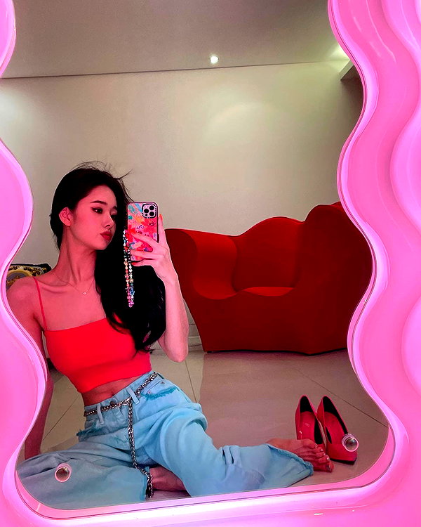 dear.zia instagram image archive image