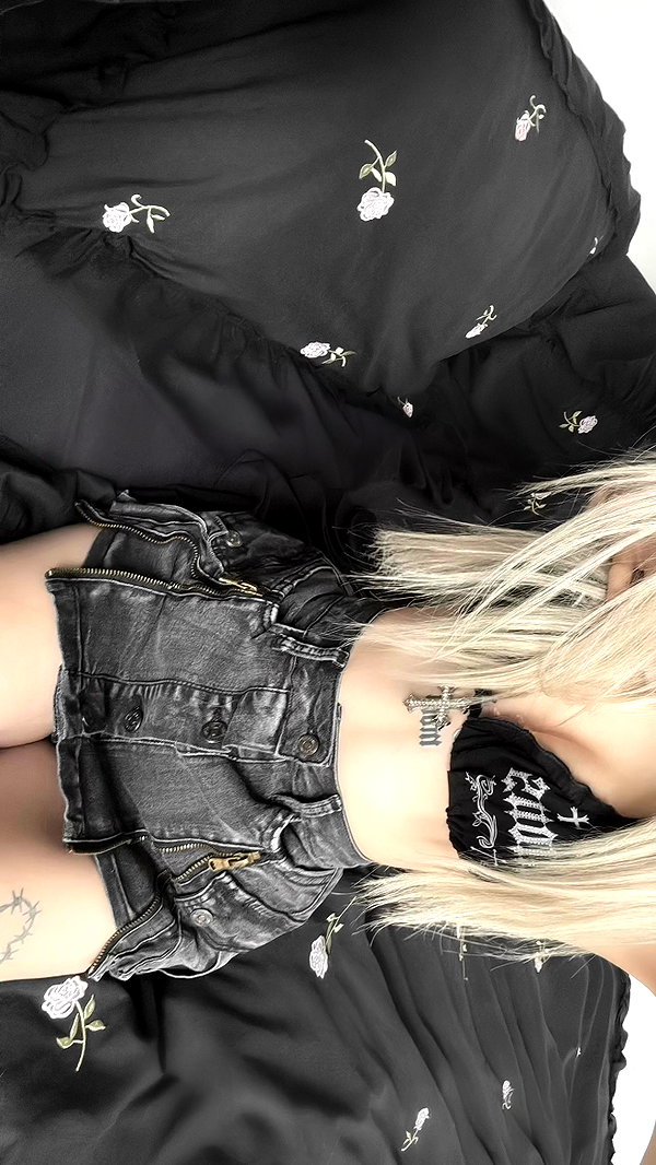 _lia.moon instagram image archive image