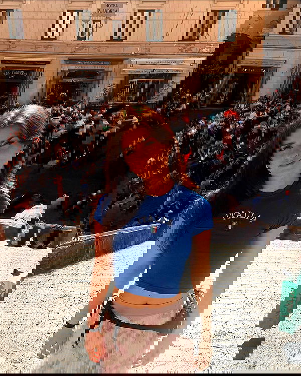 giuliahere giuliahere archive image