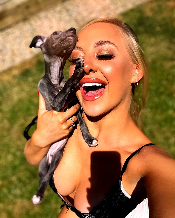 rhiannonbluee instagram image archive image