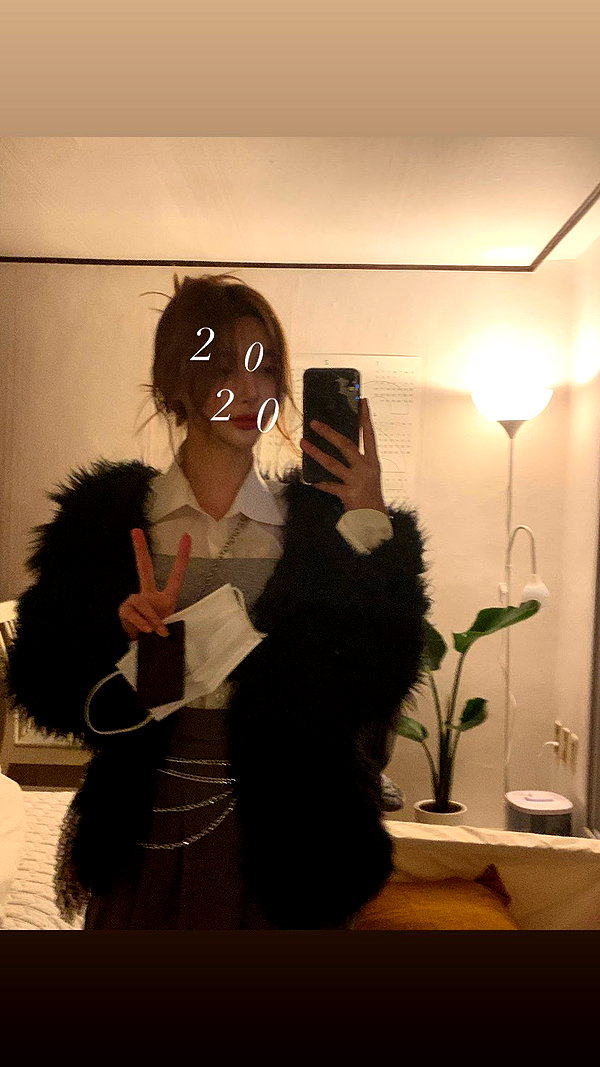 Archived image from @heroineseen on Instagram