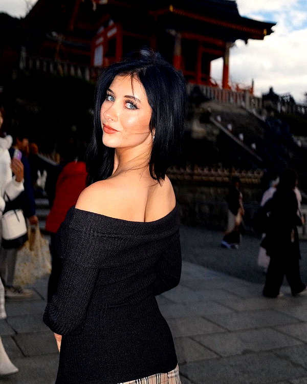 ellianawalmsley instagram image archive image