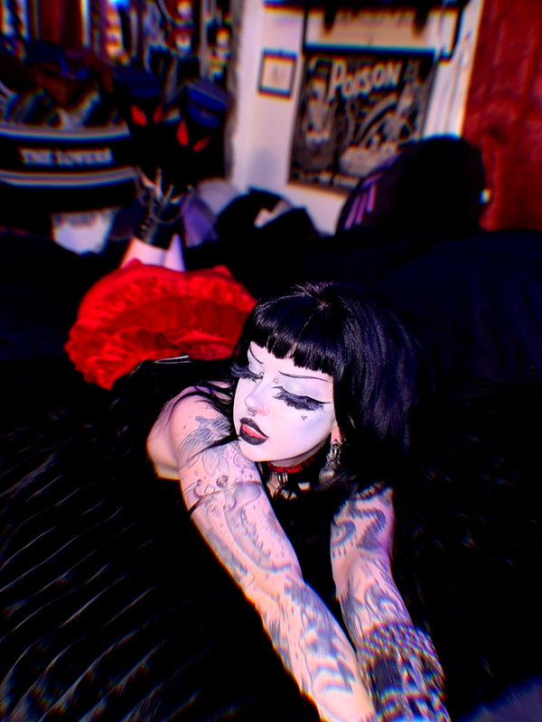 yeahimcaroline instagram image archive image