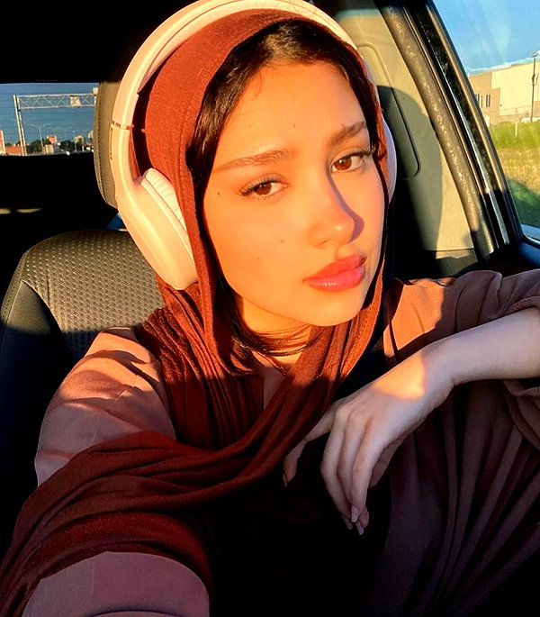 baddiesessence instagram image archive image