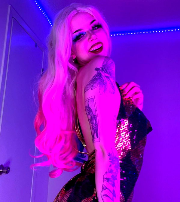 yeahimcaroline instagram image archive image