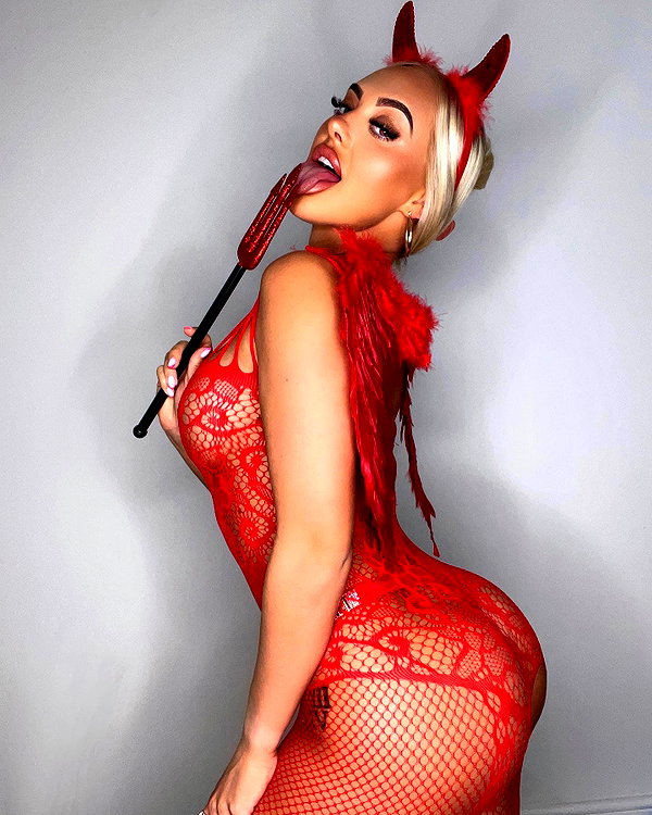 rhiannonbluee instagram image archive image
