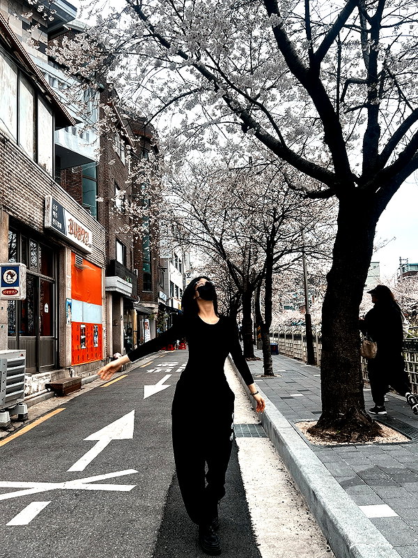 emily.ghoul instagram image archive image