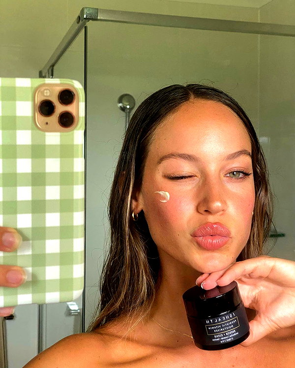 olivia.mathers instagram image archive image