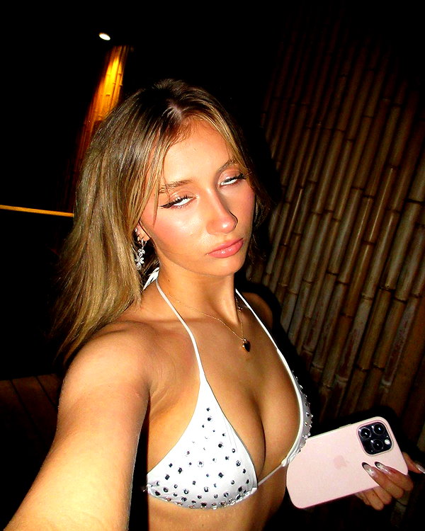 ellianawalmsley instagram image archive image
