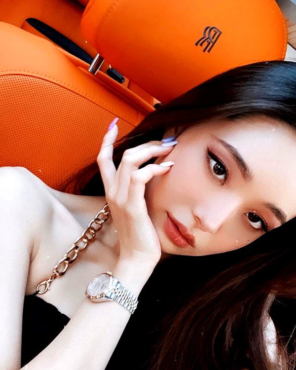 dear.zia instagram image archive image